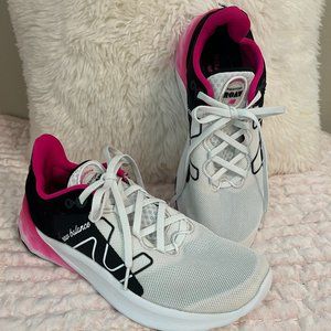 New Balance Women's Fresh Foam Roav V2 Sneaker  Size 9